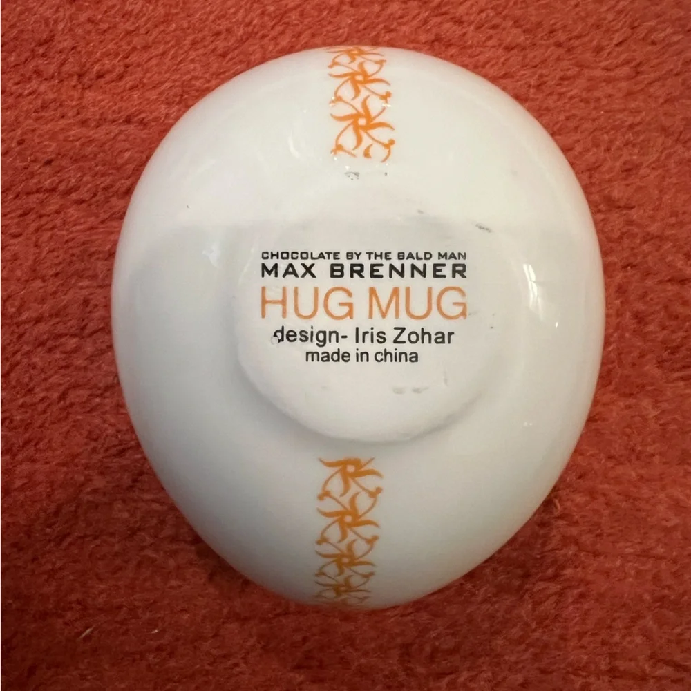 2 White Hug Mug / HugMugs Max Brenner Hot Cococ 1 plate